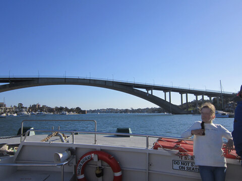 渡海游轮远观悉尼大桥