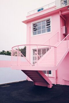 粉红色楼房