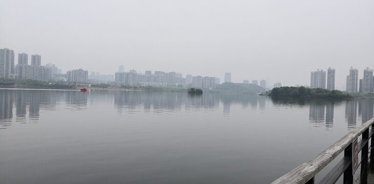 植物园湖景