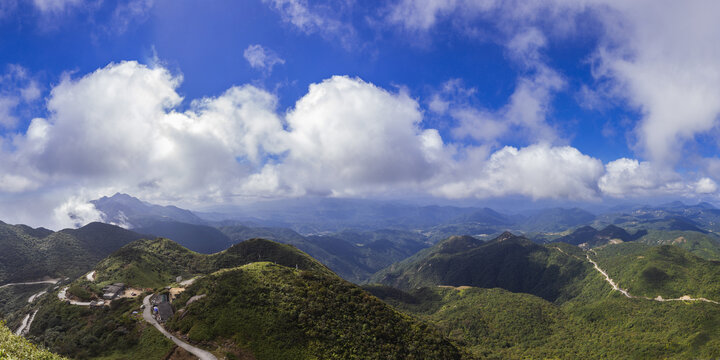 广东第一峰高山云彩高清全景图