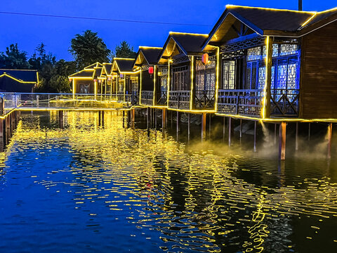 水边餐厅夜景