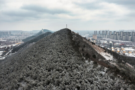 航拍徐州九里山雪景