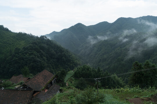 大山中的古老小村落