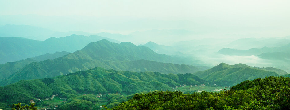 群山叠嶂风光