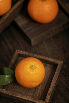 水果橙子暗调风格海报