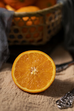 夏季新鲜水果橙子暗调光影海报