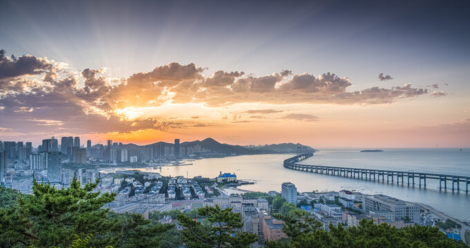 夕阳下的城市