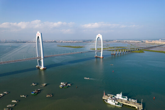 无人机航拍水东湾大桥