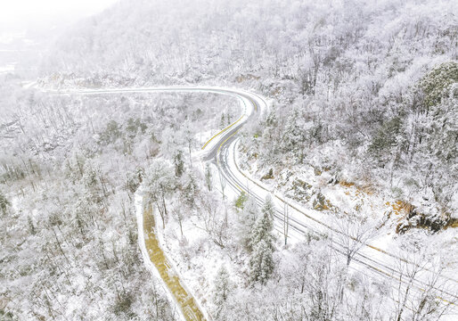 山乡雪景