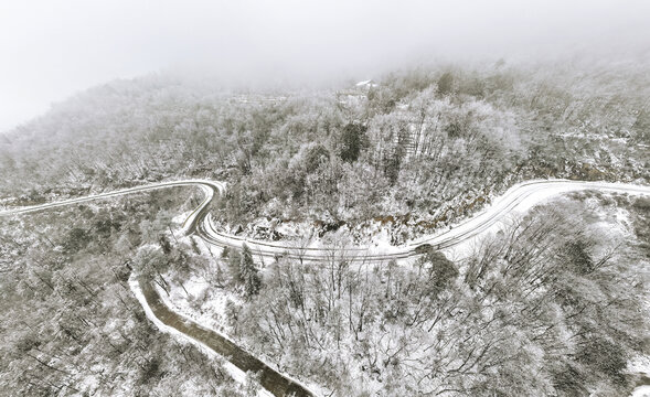 山乡雪景