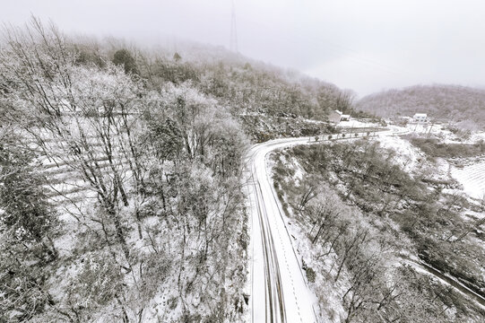 山乡雪景