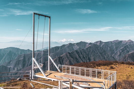 汉源轿顶山一号营地高空秋千