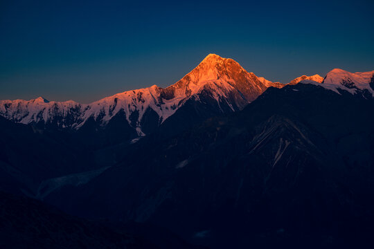 四川蜀山之王贡嘎雪山夕照