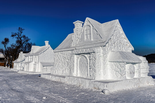 房屋的雪雕景观