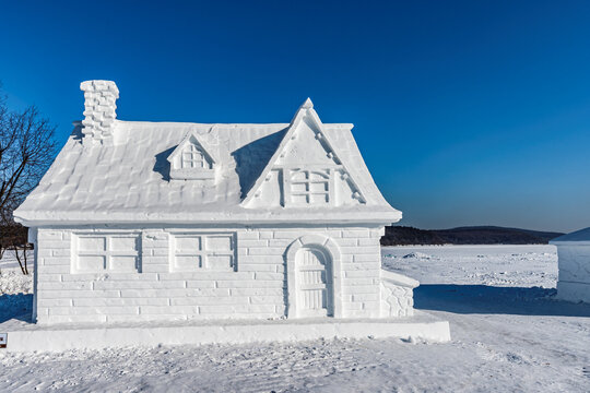 房屋的雪雕景观