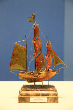 琥珀帆船模型