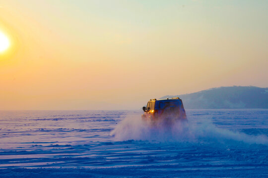 汽车越野雪地漂移坦克赛车