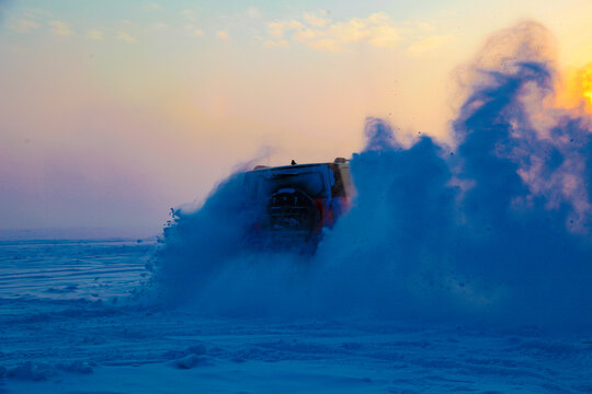 汽车越野雪地漂移坦克赛车