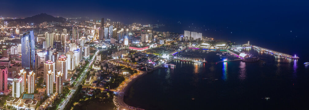 航拍青岛海岸线湾区夜景大画幅