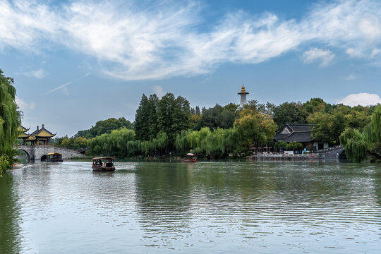 扬州瘦西湖中式园林街景