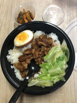 卤肉拌饭