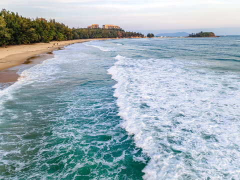 海浪沙滩海岸线