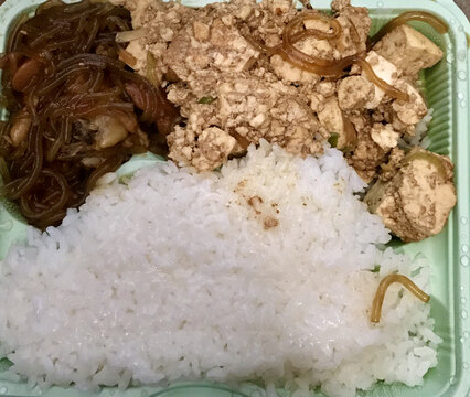 粉条鸡块家常豆腐