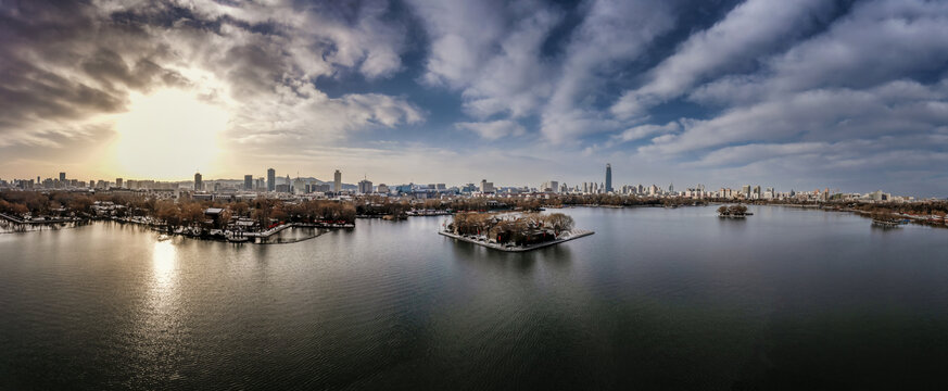 宽幅日出济南大明湖风光全景