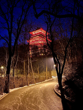 锦江山盘山路的夜景