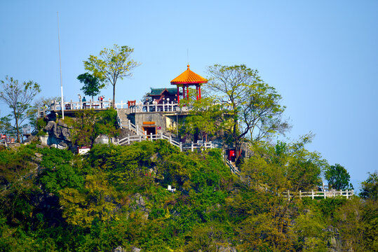 桂林叠彩山明月峰