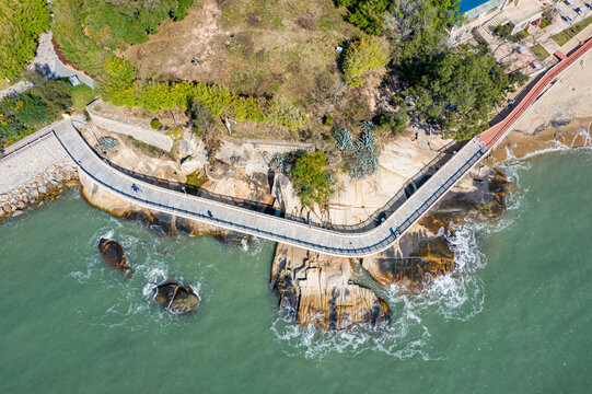 航拍厦门环岛路木栈道