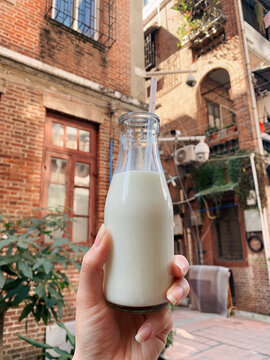 东山口建筑水牛奶