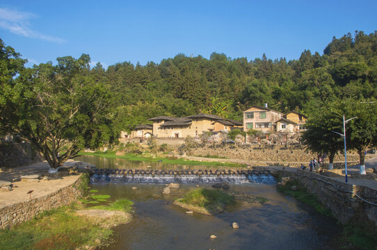 乡村小溪土楼景