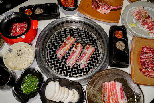 日式烧肉韩式烤肉肥牛美食