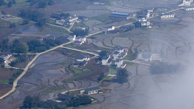 宜宾长宁双河镇蜿蜒田野风景