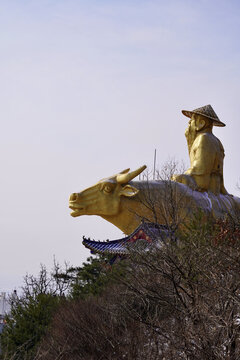 大孤山老子骑牛雕塑