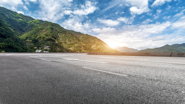 道路地面和自然景观