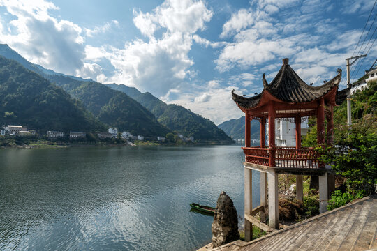 徽州十里画廊青山绿水自然风光