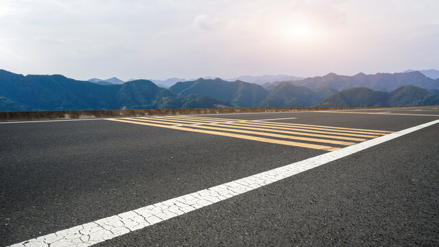 户外森林高速公路天际线