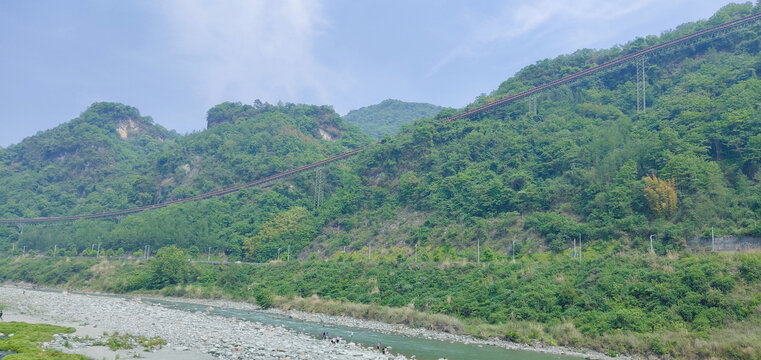 绿山天空