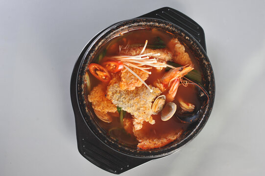 韩式海鲜锅巴汤