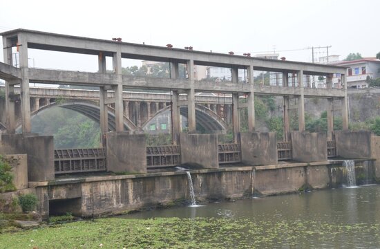 水坝