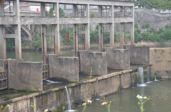 水坝