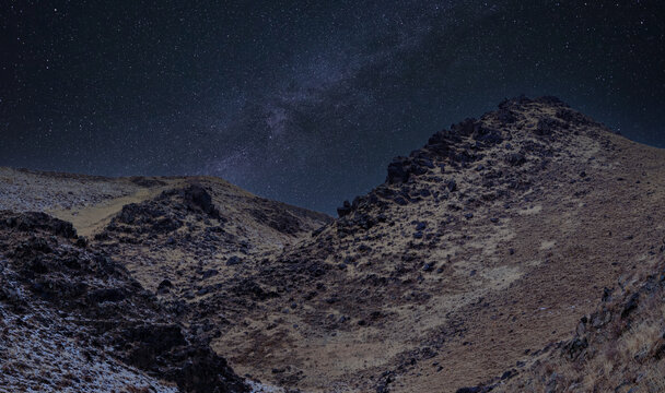 阴山山脉夜景银河