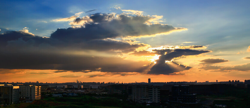 城市夕阳