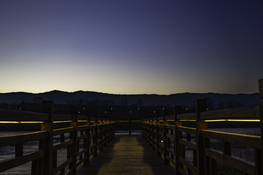 夜景公园古建筑晚霞摄影走廊