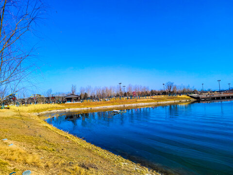昆明池湿地公园蓝色湖泊