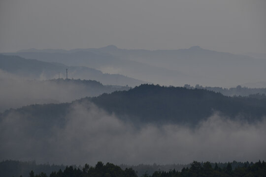 层峦叠嶂