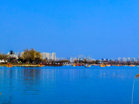 西安昆明池湖畔美景