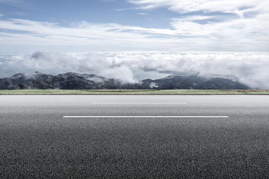 沥青公路和户外自然风景